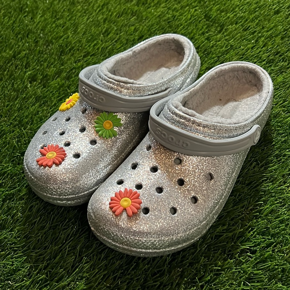 Youth Lined CROCS - Silver Glitter with Jibbitz size Big Kids 5